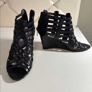 Johnston and Murphy Black Strappy Wedge Sandals